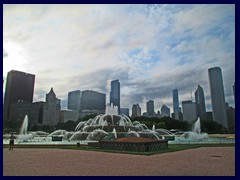 Skyline from Grant Park 08 - Buckingham Fountain and skyscrapers